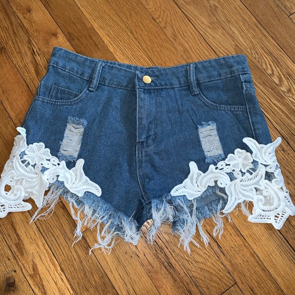 🎉LAST PAIR🎉LACE DISTRESED BOHO DENIM SHORTS - Picture 6 of 8